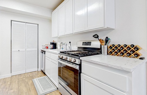Union Hill-Novelty Hill Casa | Dog-friendly downstairs retreat with outdoor sauna, full kitchen, firepit, patio
