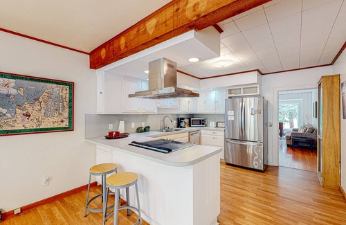 Empire Cabaña | Dog-friendly downtown Glen Arbor home with deck, gas grill, and washer/dryer