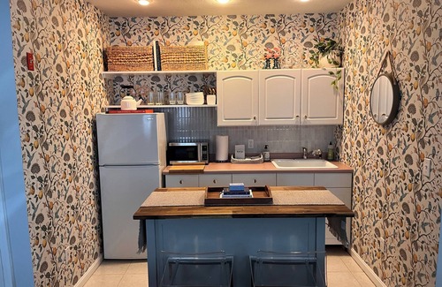Historic Hill Apartamento | Dog-friendly Downtown Newport Apartment