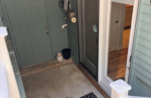 Historic Hill Apartamento | Dog-friendly Downtown Newport Apartment