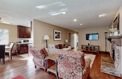 Incline Village Casa | Dog-Friendly Duplex with fireplace, balcony and free internet