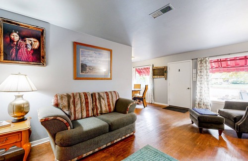 East End Casa | Dog-friendly duplex with firepit, patio, enclosed backyard, streaming, & W/D