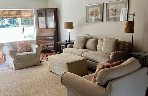 Fennville Otro | Dog-friendly farmhouse close to Virtue Cider, wineries & u-pick orchards!