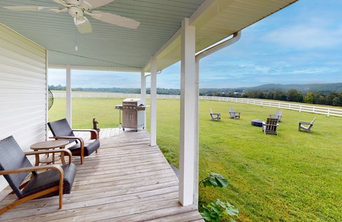 Trenton Cabaña | Dog-friendly farmhouse with hot tub, private W/D, gas fireplace, and central AC