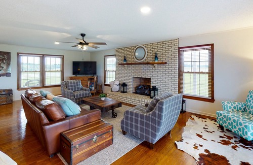 Trenton Cabaña | Dog-friendly farmhouse with hot tub, private W/D, gas fireplace, and central AC