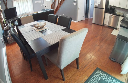 Tobyhanna Chalet De Esquí | Dog Friendly, Fire Pit, Yard, Screened-in lounge, Game Table