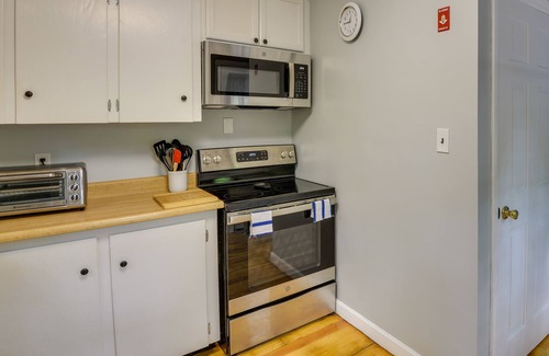 Leominster Casa | Dog-Friendly Fitchburg Vacation Rental, Hike & Ski