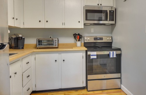 Leominster Casa | Dog-Friendly Fitchburg Vacation Rental, Hike & Ski