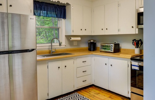 Leominster Casa | Dog-Friendly Fitchburg Vacation Rental, Hike & Ski