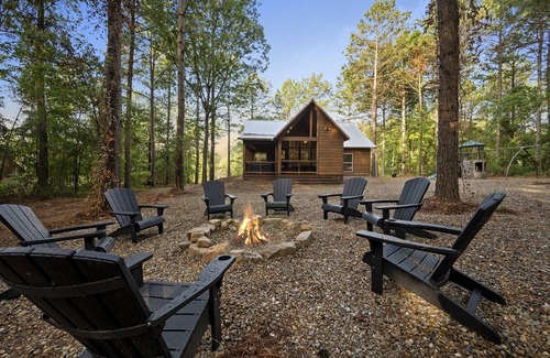 Broken Bow Cabina | Dog-Friendly Forest Cabin | Hot Tub Arcade Playset Fire Pit