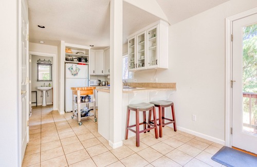 White Salmon Casa | Dog-Friendly Getaway w/ Deck, Grill & AC – Short Walk Downtown