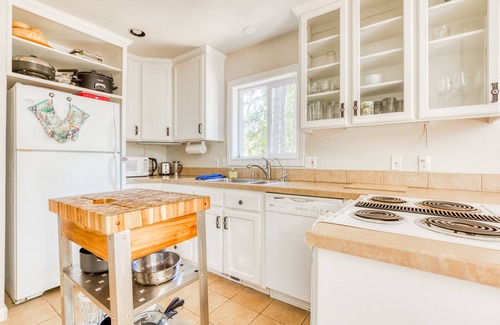 White Salmon Casa | Dog-Friendly Getaway w/ Deck, Grill & AC – Short Walk Downtown