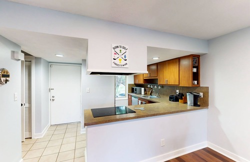 Avoca Casa | Dog-friendly golf-view townhouse pool, fireplace, golf on-site, pickleball, gym