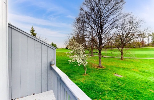 Avoca Casa | Dog-friendly golf-view townhouse pool, fireplace, golf on-site, pickleball, gym