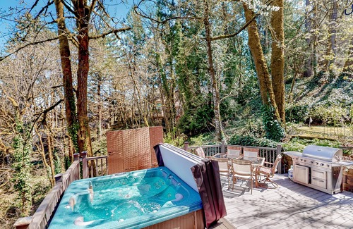 Hidden Springs Casa | Dog-friendly, ground-level getaway with hot tub, furnished deck, & kitchenette