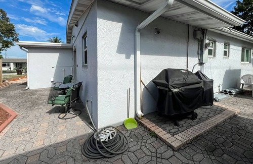 Poiciana Park II Casa | Dog-friendly guesthouse with fully equipped kitchen, grill & Wifi