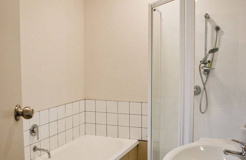 Hamilton East Casa | Dog Friendly, Gym, Central