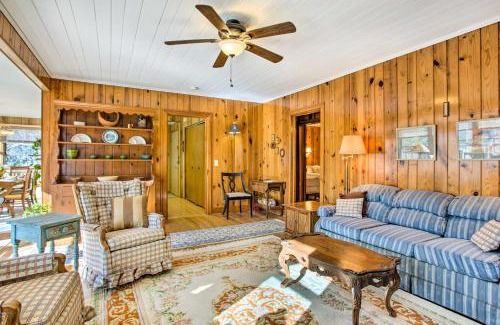 Hendersonville Casa | Dog-Friendly Hendersonville Cabin Deck and Views