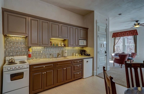 Salida Condominio | Dog Friendly- Historic Palace Hotel Condos- Suite 202
