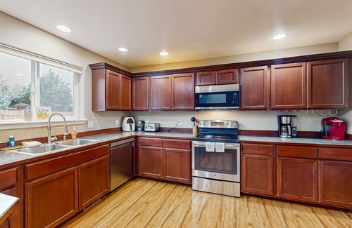 Monitor Casa | Dog-friendly home with a private pool & hot tub - close to outdoor recreation