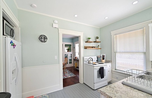River District Casa | Dog friendly home near the Manatee River! Great location!