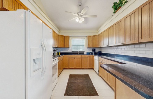 Tropical Bay Estates Casa | Dog-friendly home with waterfront views, a pool & Wifi