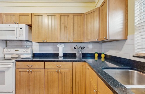 Tropical Bay Estates Casa | Dog-friendly home with waterfront views, a pool & Wifi