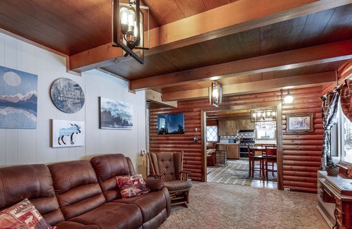 Klamath Lake Casa | Dog-friendly Home with Hot Tub - Near Crater Lake