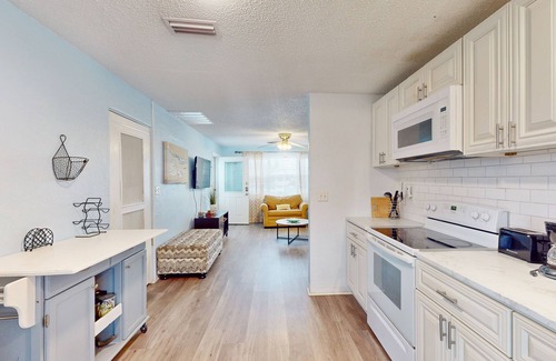 Seaside Homes Casa | Dog-friendly home with enclosed yard, patio, W/D, & central AC - walk to beach