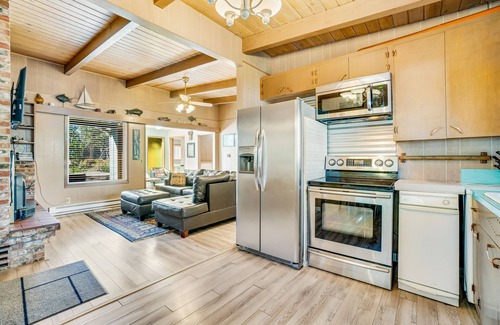 Tierra Del Mar Casa | Dog-friendly home with hot tub, fireplace, & game room - steps to beach