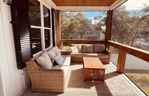 St. James Casa | Dog-Friendly Home With a Dock and Private Pool