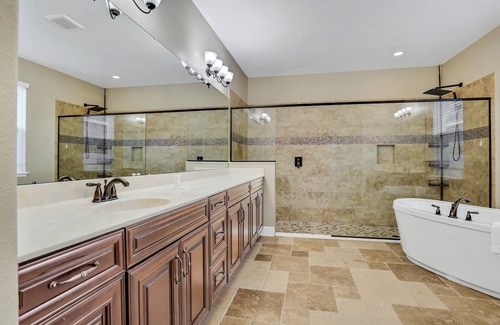 Kissimmee Casa | Dog-friendly home with built-in grill, W/D, & community pool - snowbirds OK