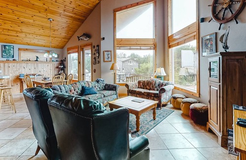 Manzanita Casa | Dog-friendly home with private hot tub, pool table, grill, air hockey, fireplace
