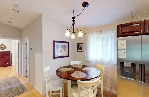 Villa Grande Casa | Dog-friendly home with a deck, hot tub, washer/dryer - golf nearby