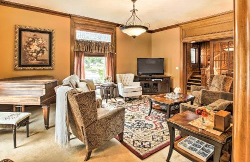 Sturgeon Bay Casa | Dog-Friendly Home with Balcony and Yard in Surgeon Bay