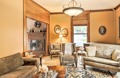 Sturgeon Bay Casa | Dog-Friendly Home with Balcony and Yard in Surgeon Bay
