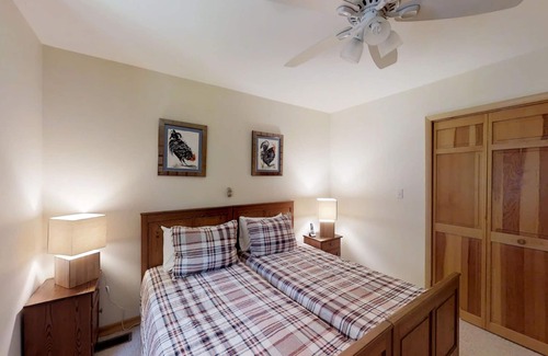 Wardsboro Casa | ¡Casa para perros con sala de juegos, terraza y fácil acceso a actividades durante todo el año!