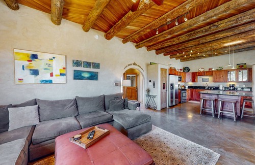Taos Casa | Dog-friendly home with amazing Taos Mountain & El Salto views, W/D, & jetted tub