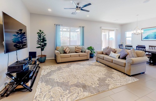 Oracle Casa | Dog-friendly home with central ac, enclosed yard, patio, hot tub, & WiFi