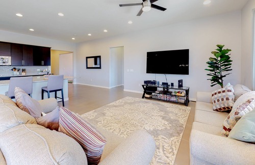 Oracle Casa | Dog-friendly home with central ac, enclosed yard, patio, hot tub, & WiFi