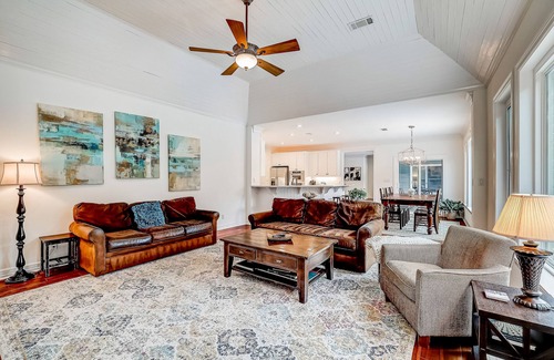 Riverplace Casa | Dog-friendly home with fenced yard, pool, office, piano, & W/D
