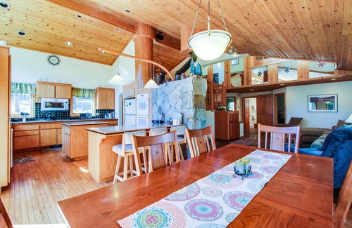 Truckee Casa | hogar agradable para perros con una sala de juegos privada y campo de disc golf de cinco hoyos!