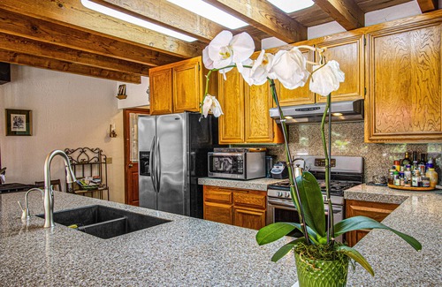 Cazadero Casa | Dog-friendly home with a hot tub, deck, grill & washer/dryer - golf nearby