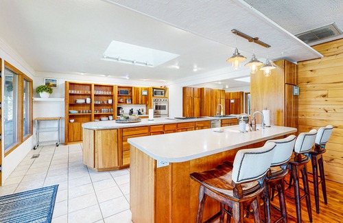 Garfield Casa | Dog-friendly home with lake views, washer/dryer, pool, basketball & fireplace