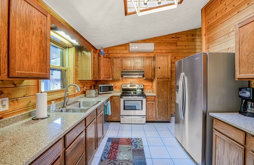 McHenry Cabina | Dog-friendly home with private pond, wraparound porch & fireplaces