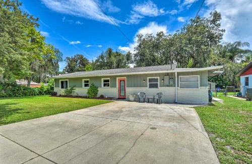 Harbor Oaks Bay Shore Casa | Dog-Friendly Home with Gas Grill - Walk to Rose Bay!