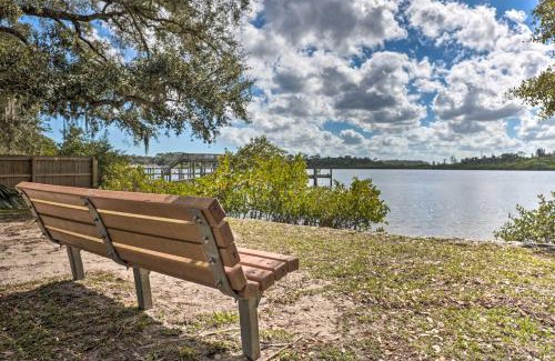 Harbor Oaks Bay Shore Casa | Dog-Friendly Home with Gas Grill - Walk to Rose Bay!