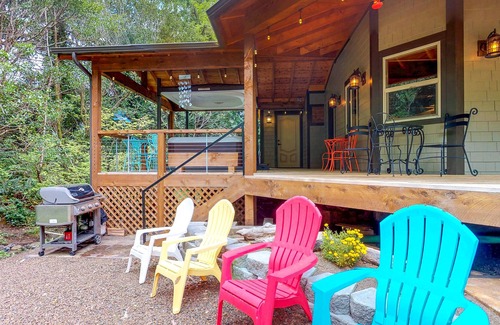 Port Orford Casa | Dog-friendly home with private hot tub and space for a large group