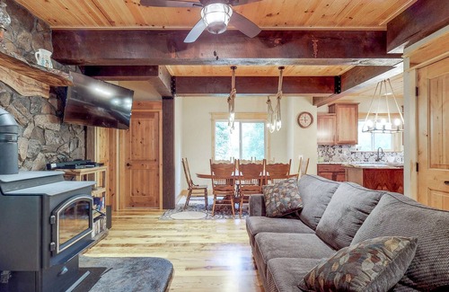 Port Orford Casa | Dog-friendly home with private hot tub and space for a large group