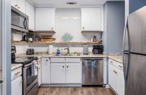 Savannah Casa | Dog Friendly - Hot Tub - Large Backyard